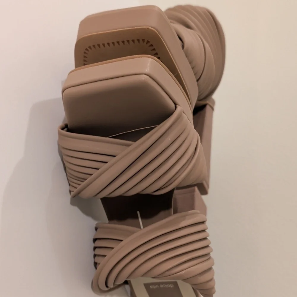 Dolce Vita Pilton Twisted Straps Heeled Cameo Sandals - Picture 8 of 13